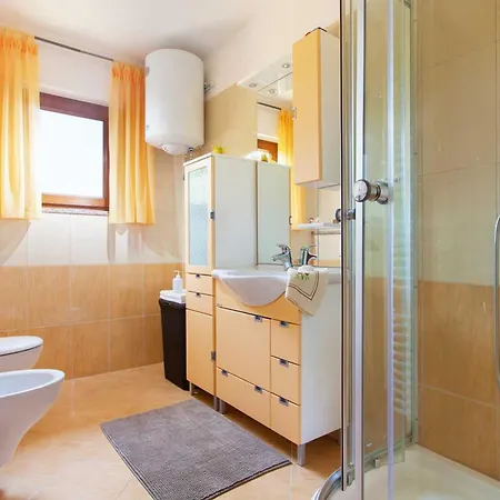 Holiday home Zora, Beautiful Modern In A Village Near The Sea Trget