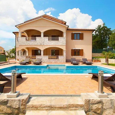 Zora, Beautiful Modern In A Village Near The Sea Holiday home