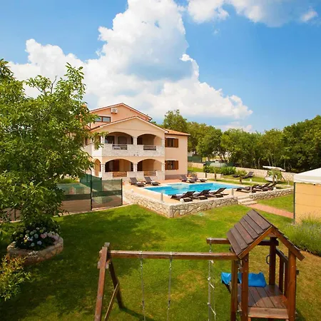 Zora, Beautiful Modern In A Village Near The Sea Holiday home Trget