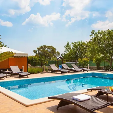 Zora, Beautiful Modern In A Village Near The Sea Holiday home *